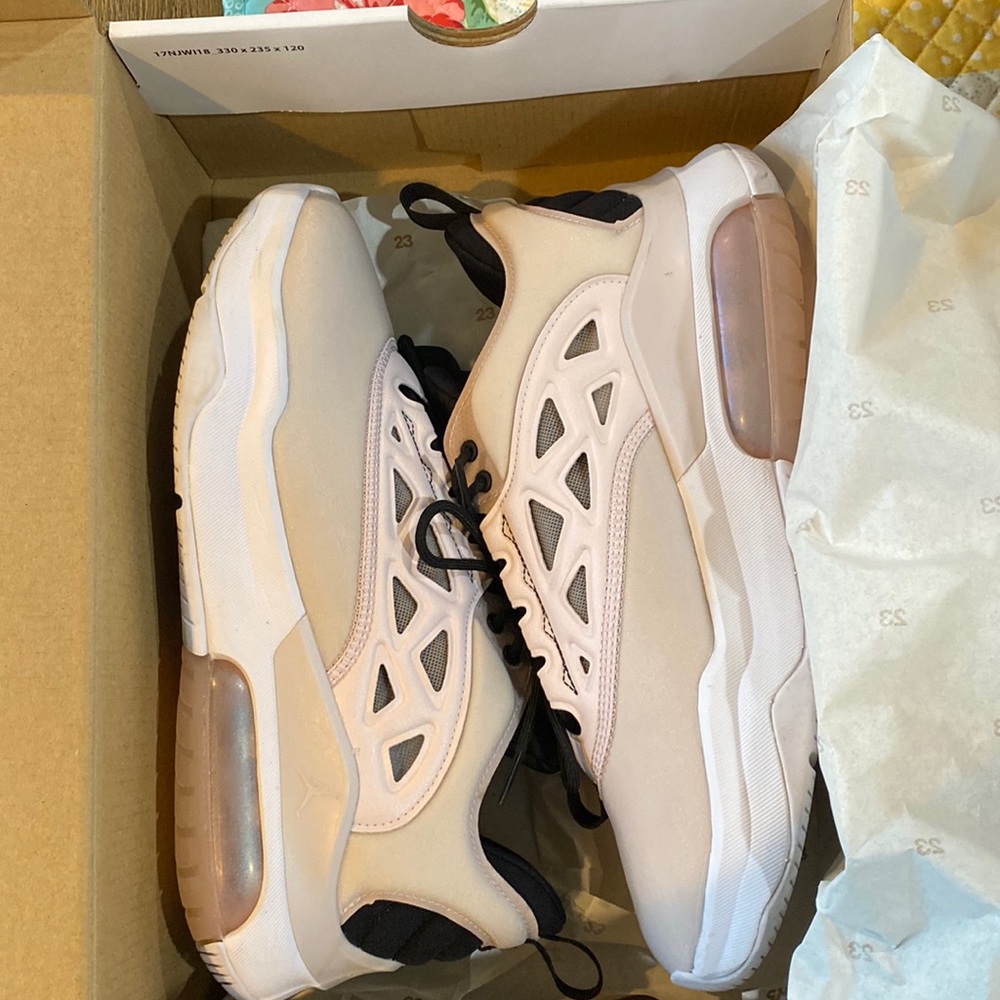 WMNS JORDAN AIR MAX 200 XX